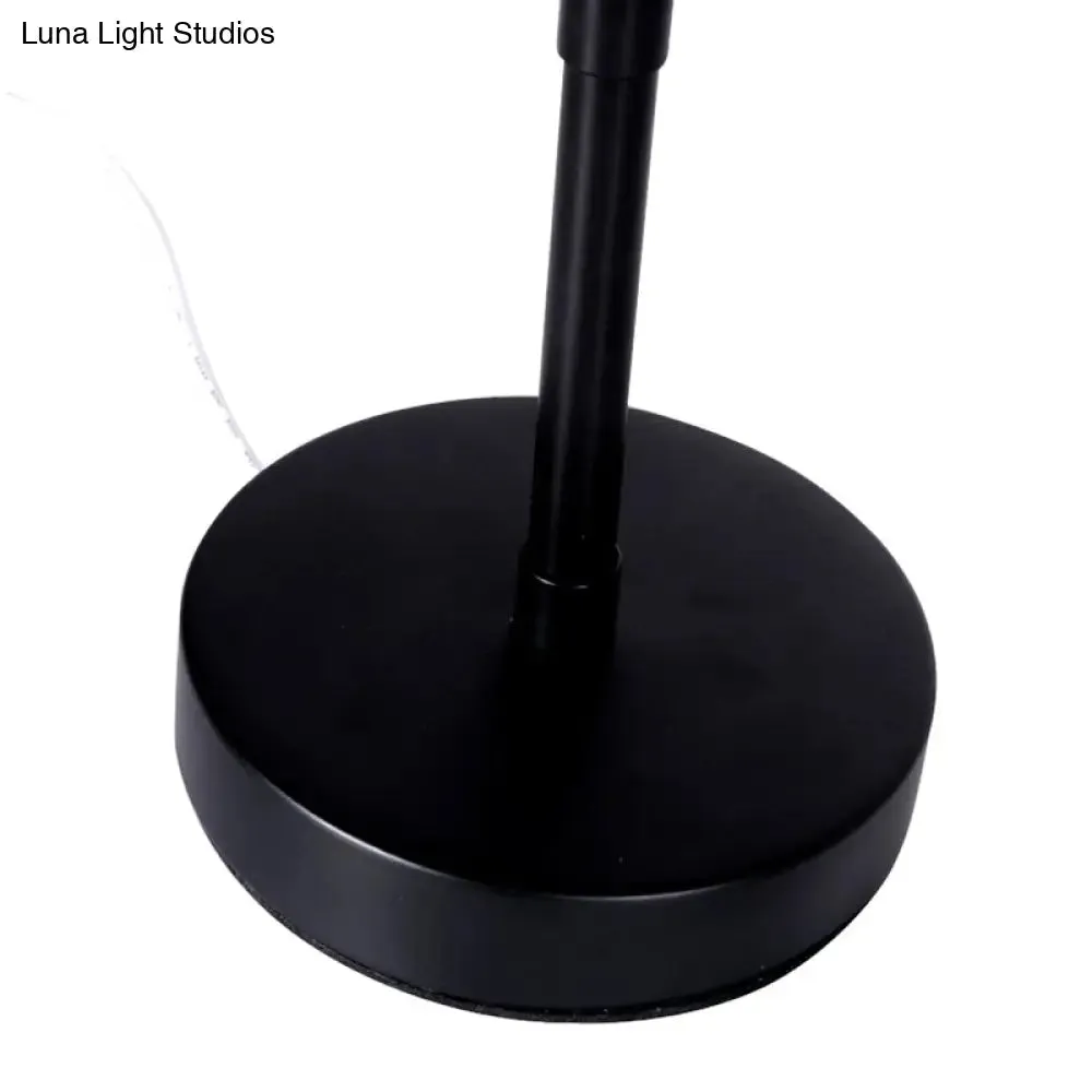 Aluminum USB Table Lamp - Sunset Glow LED Spotlight in Black for Contemporary Bedroom Lighting