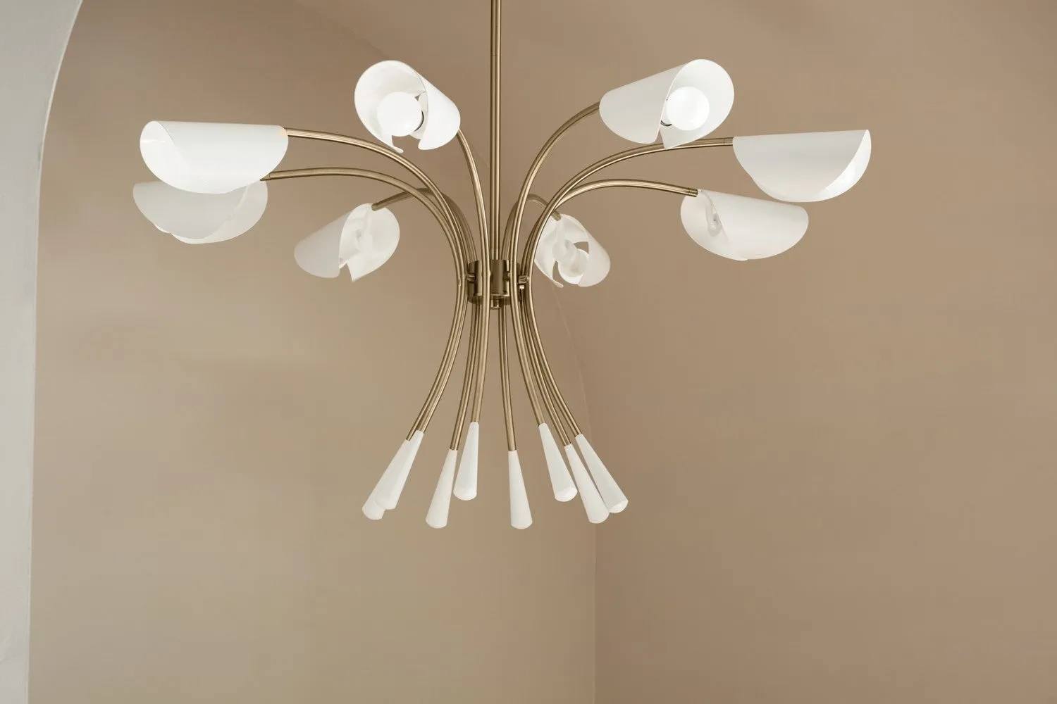 Arcus Mid. Chandeliers