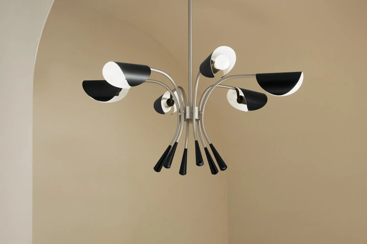 Arcus Mid. Chandeliers