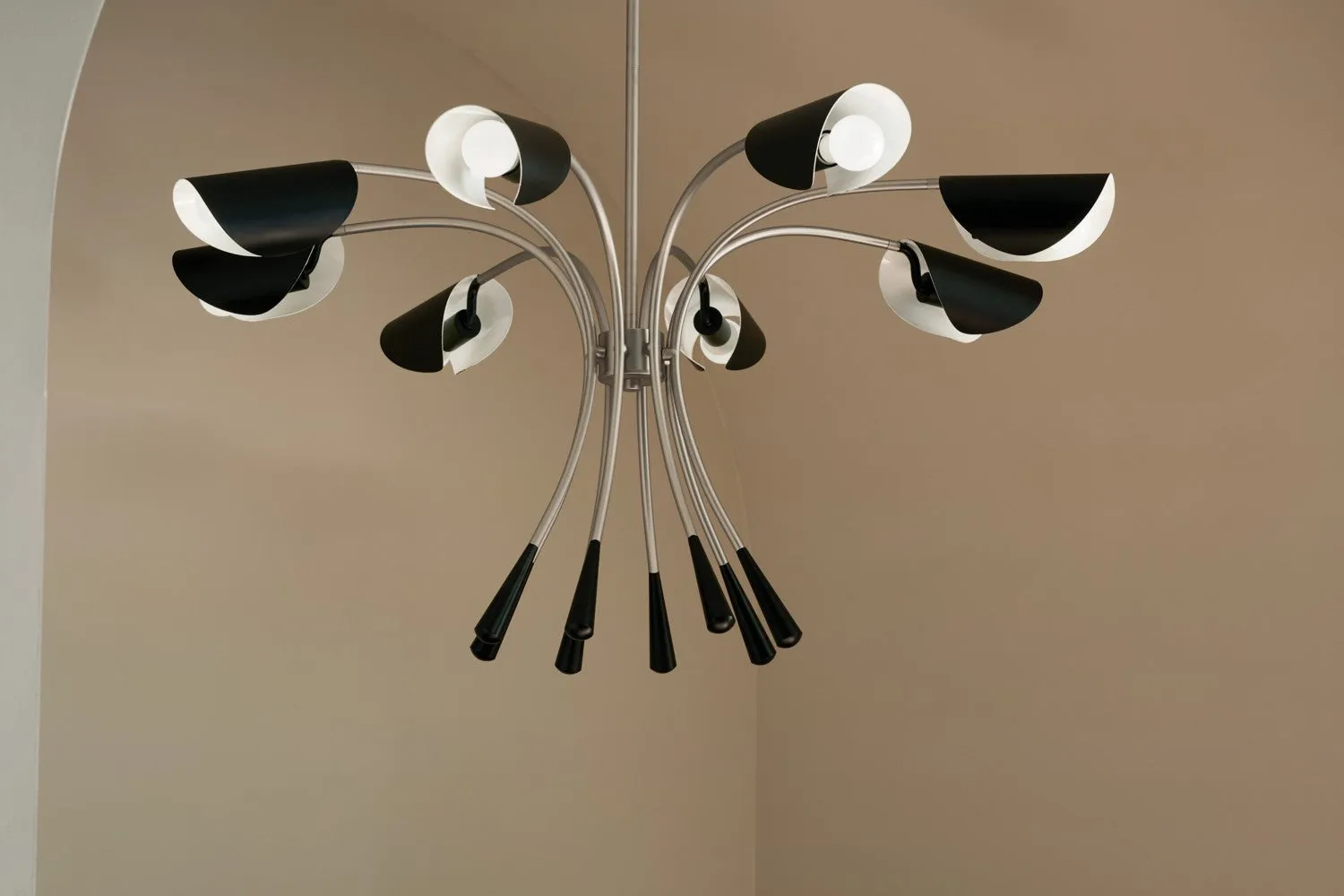 Arcus Mid. Chandeliers