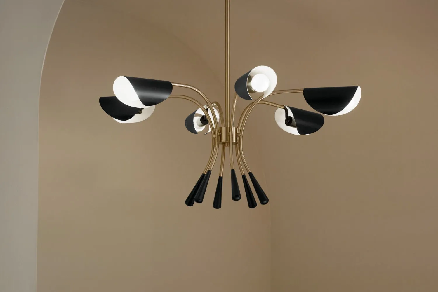 Arcus Mid. Chandeliers