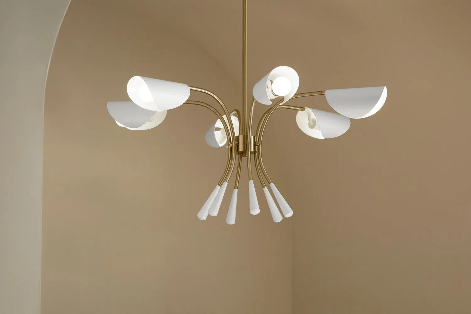 Arcus Mid. Chandeliers