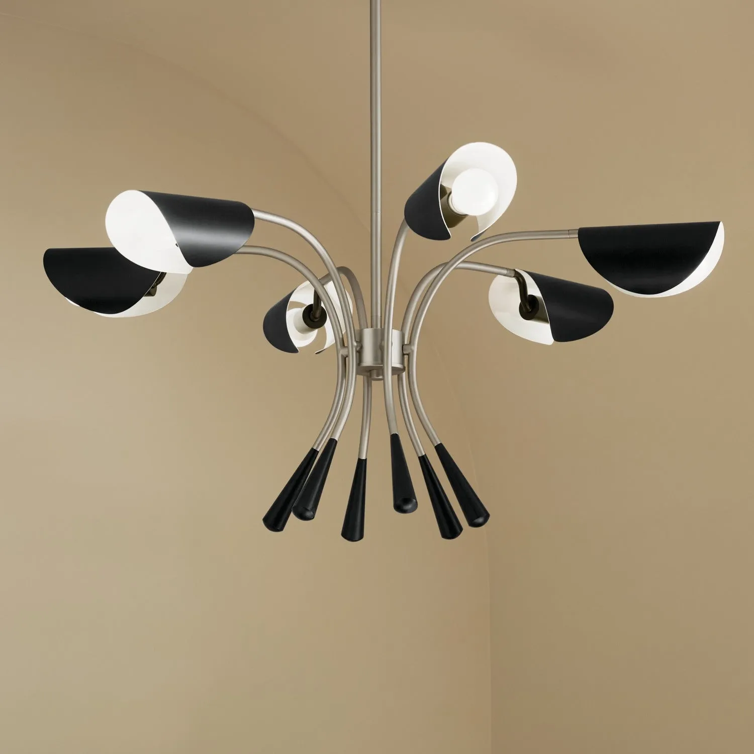 Arcus Mid. Chandeliers