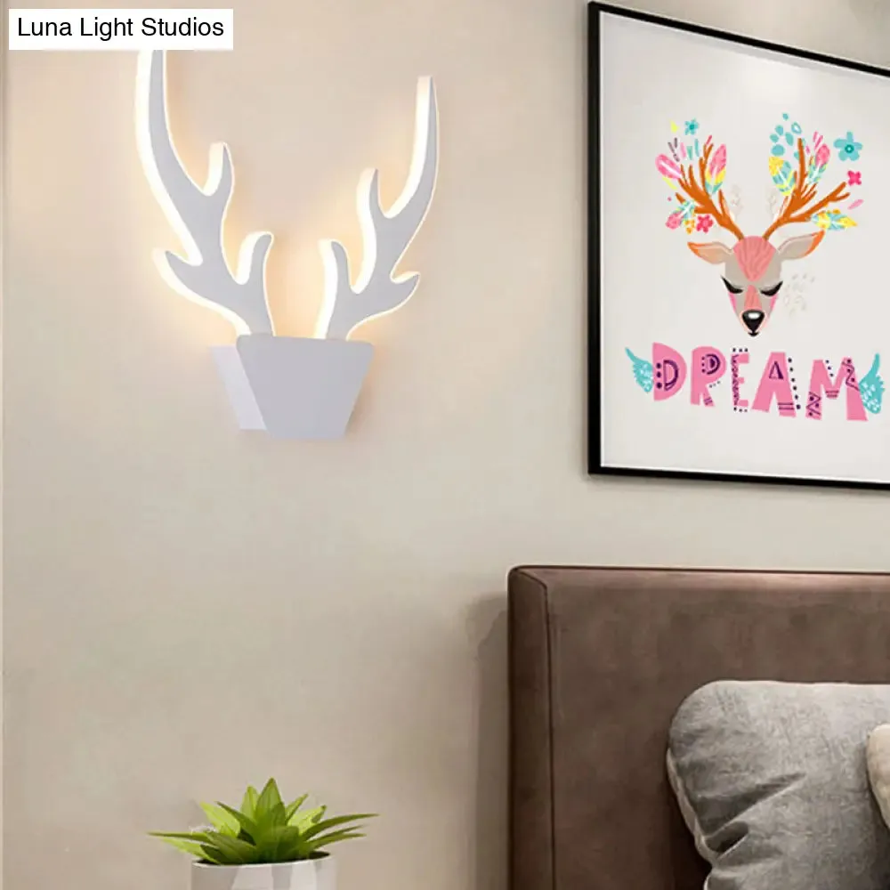 Art Deco LED Antlers Acrylic Wall Sconce Light Fixture in Warm/White Light, White/Black Lamp