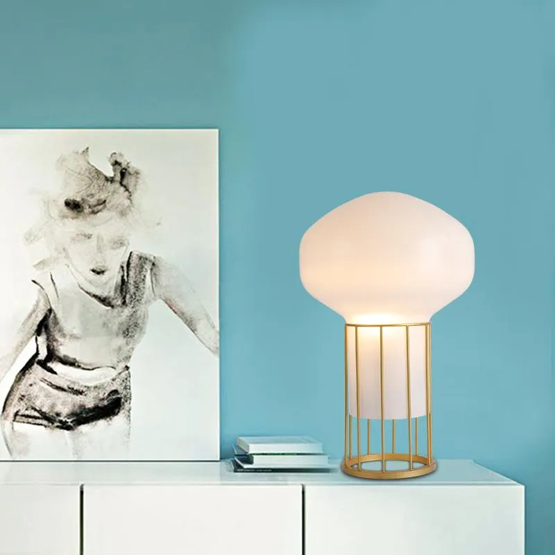 Brynjar | Frosted Glass Table Lamp