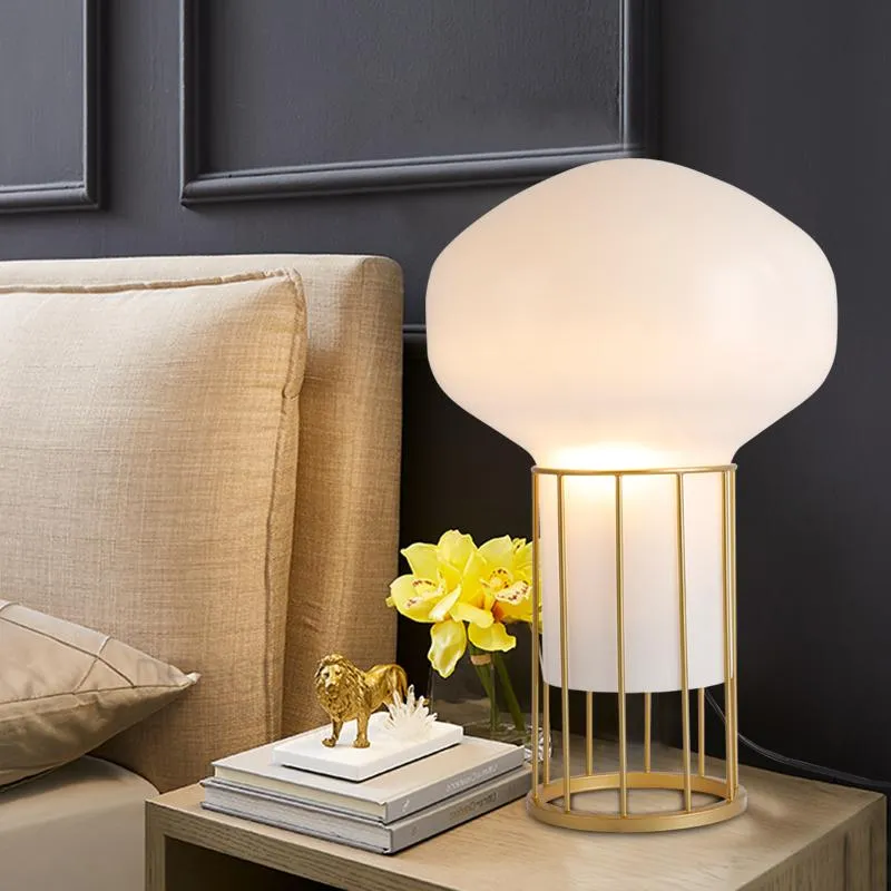 Brynjar | Frosted Glass Table Lamp