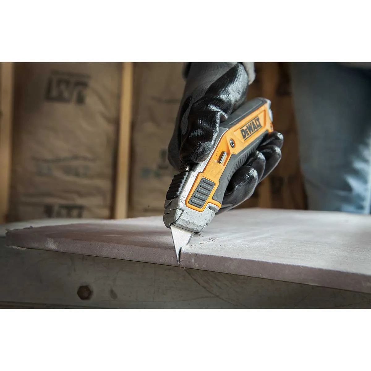 DEWALT Premium Retractable Utility Knife