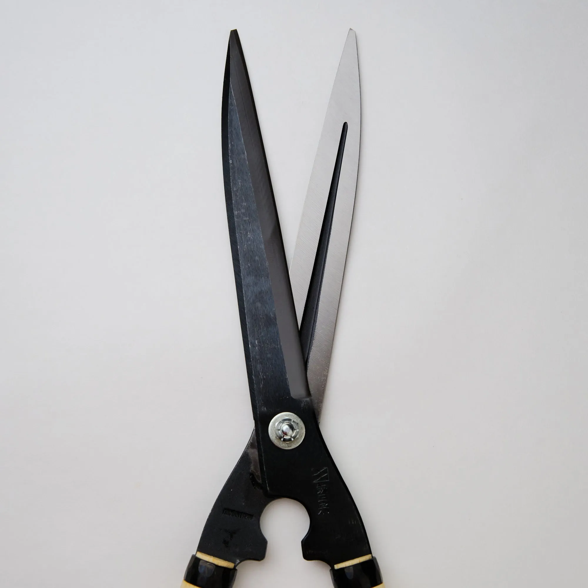 EIGATA-KARIKOMI Hedge Shears - 240mm blade