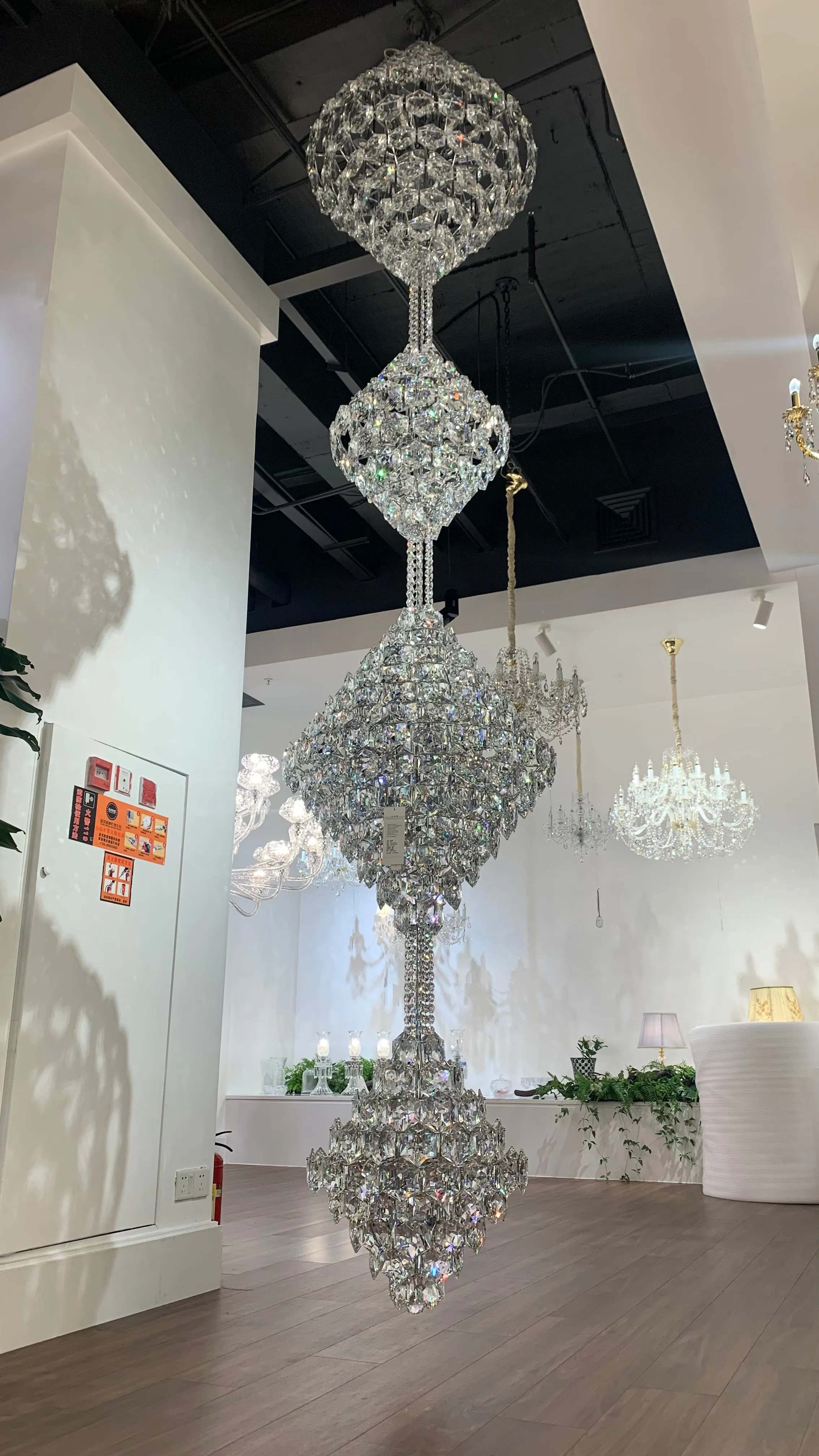 Luxury Three/Four Cone Crystal Chandelier for Staircase/Foyer/Hotel