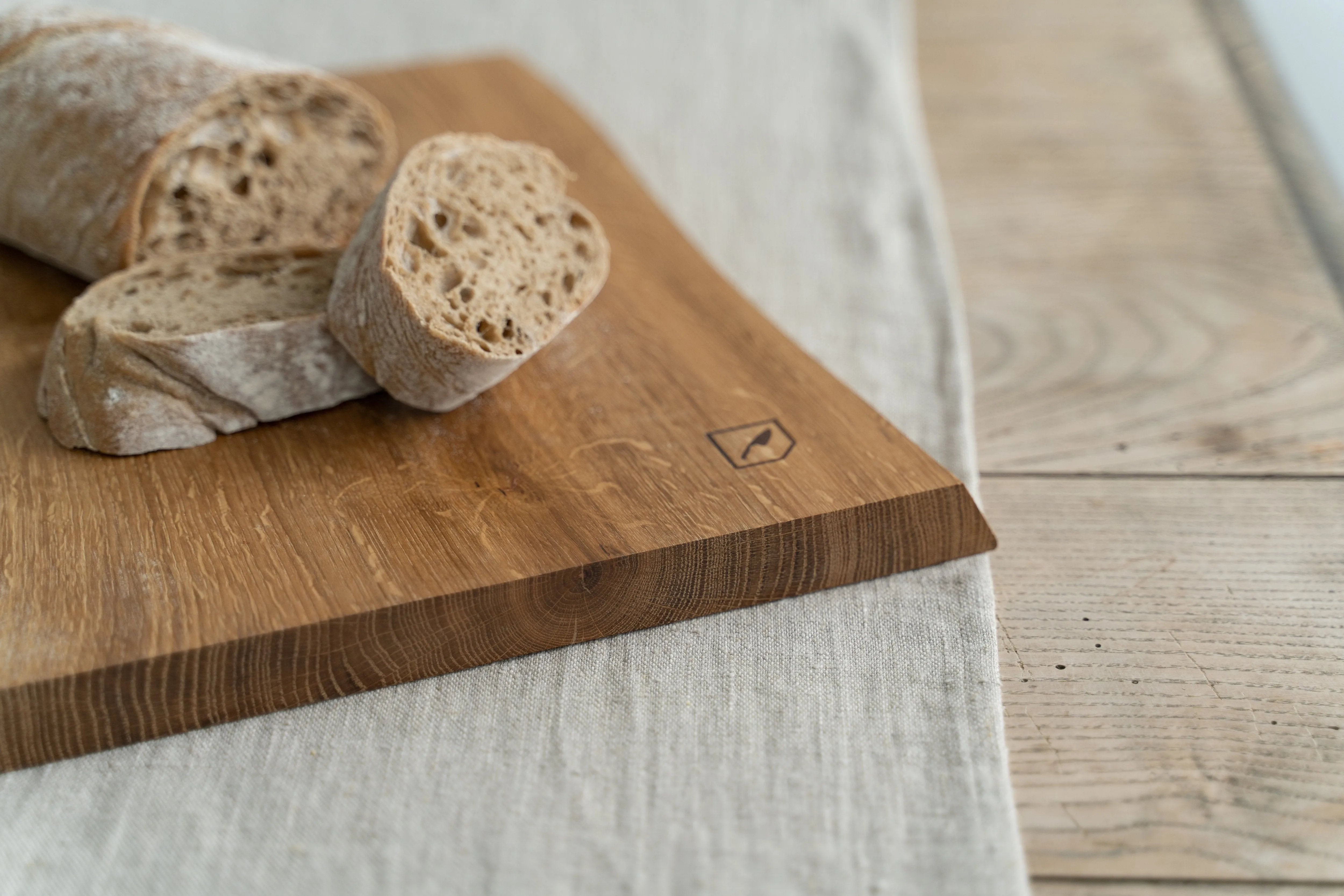 Mediea Large Oak Cutting Board