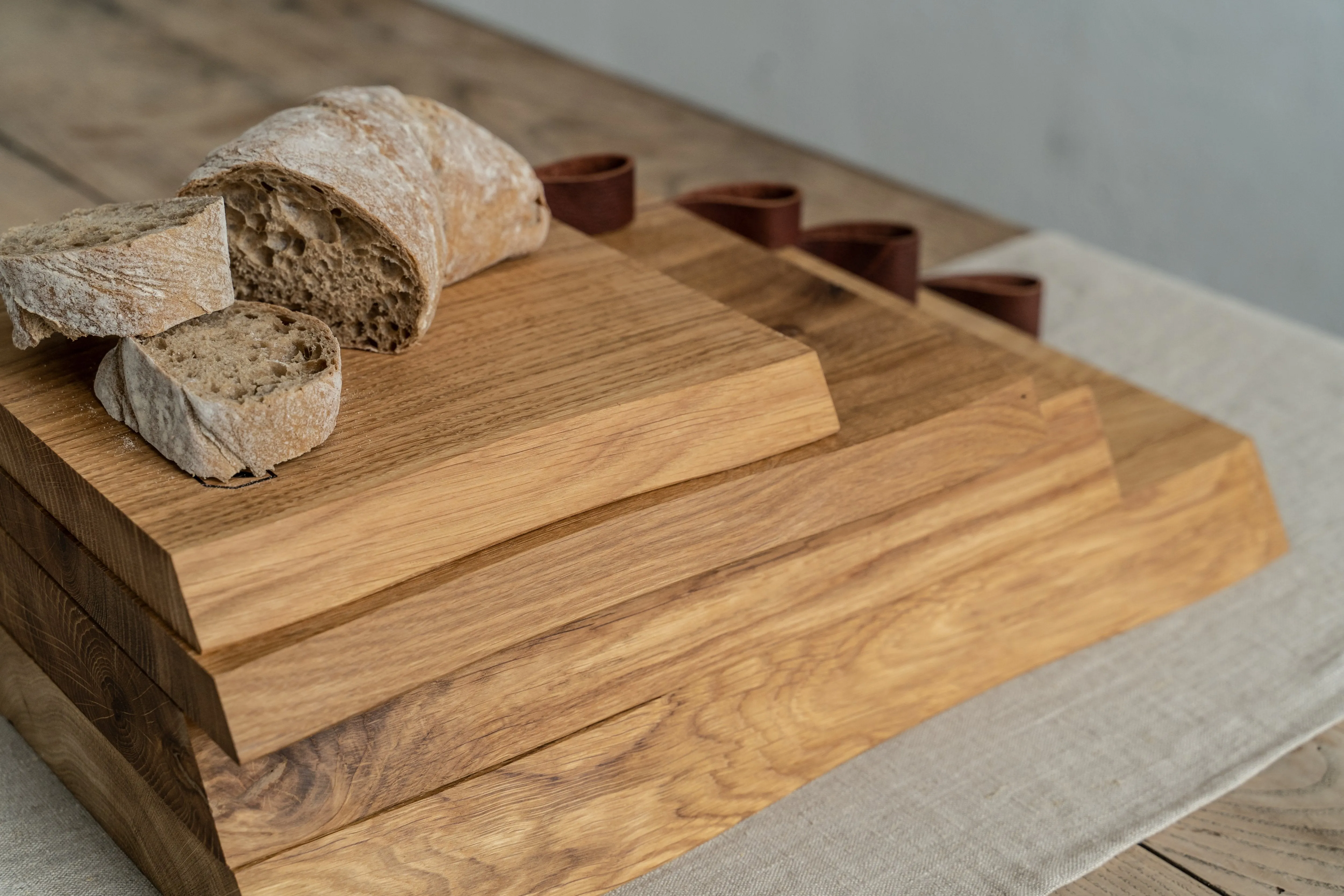 Mediea Large Oak Cutting Board