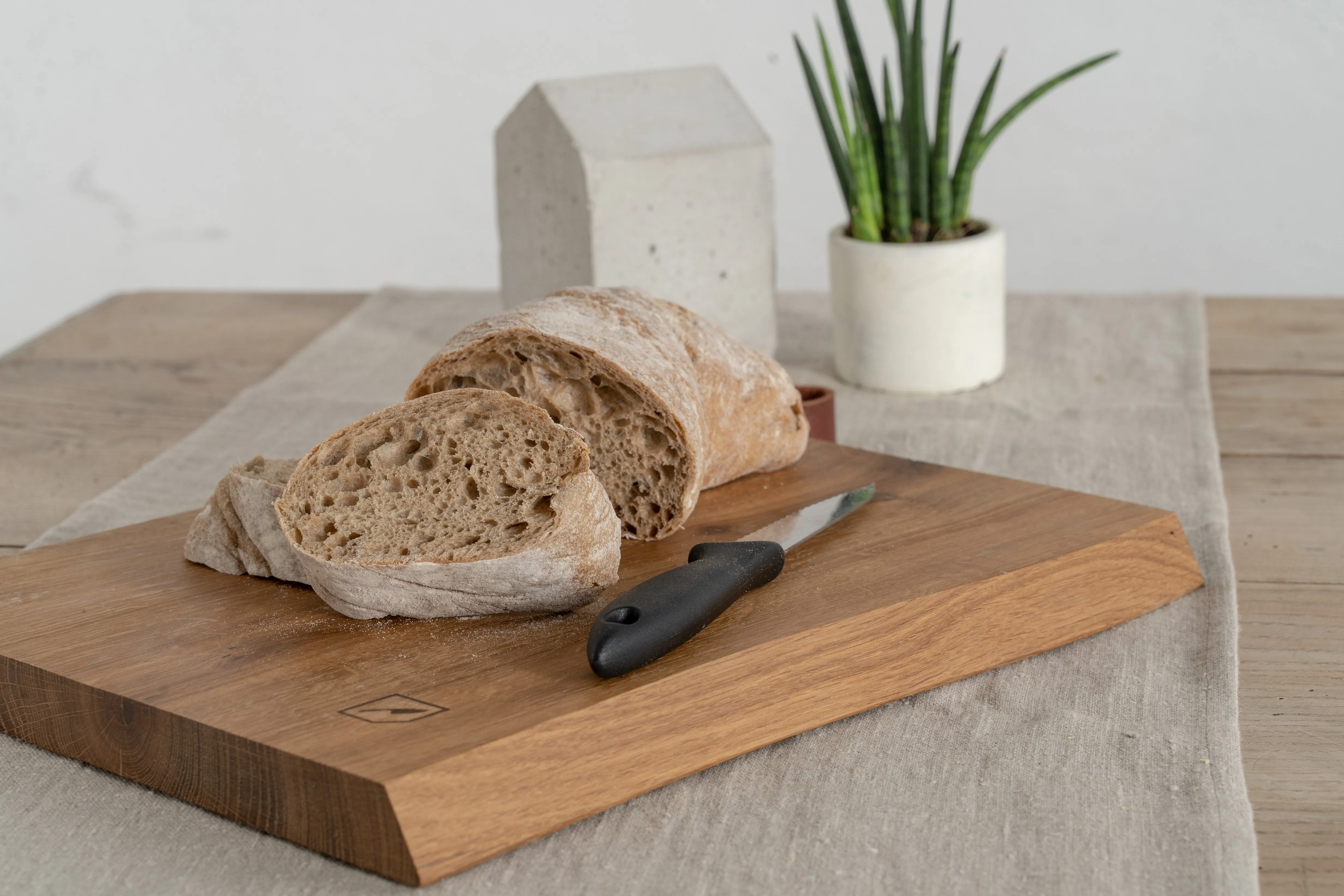 Mediea Large Oak Cutting Board